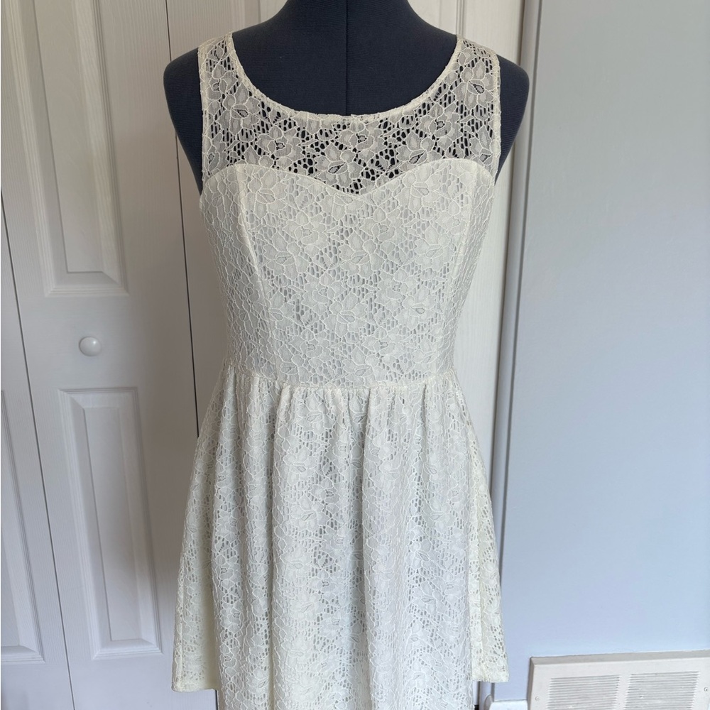 Chic Black Mini Dress with Lace Overlay and Sleeveless Design